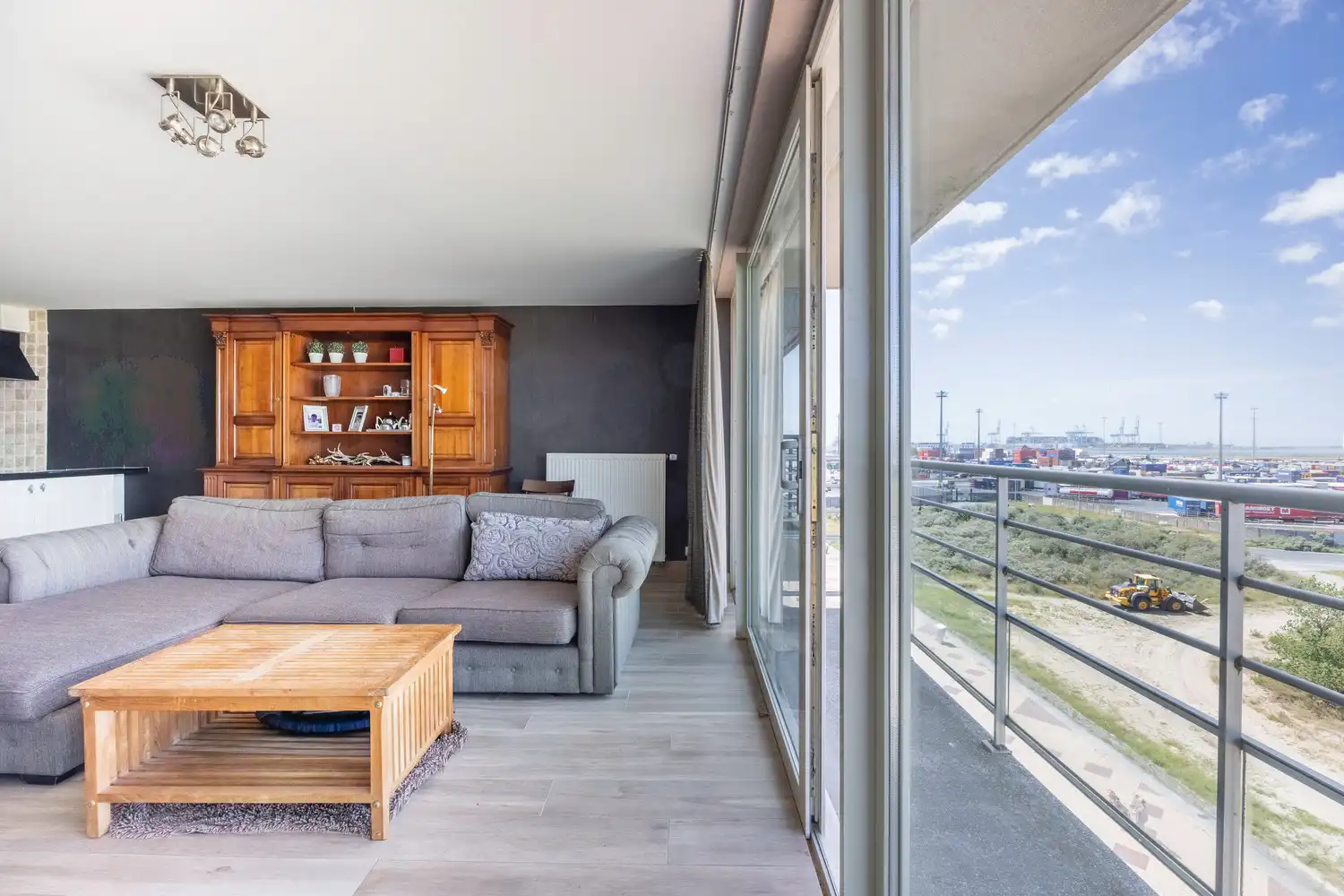 Ruim appartement met prachtig zeezicht foto 7