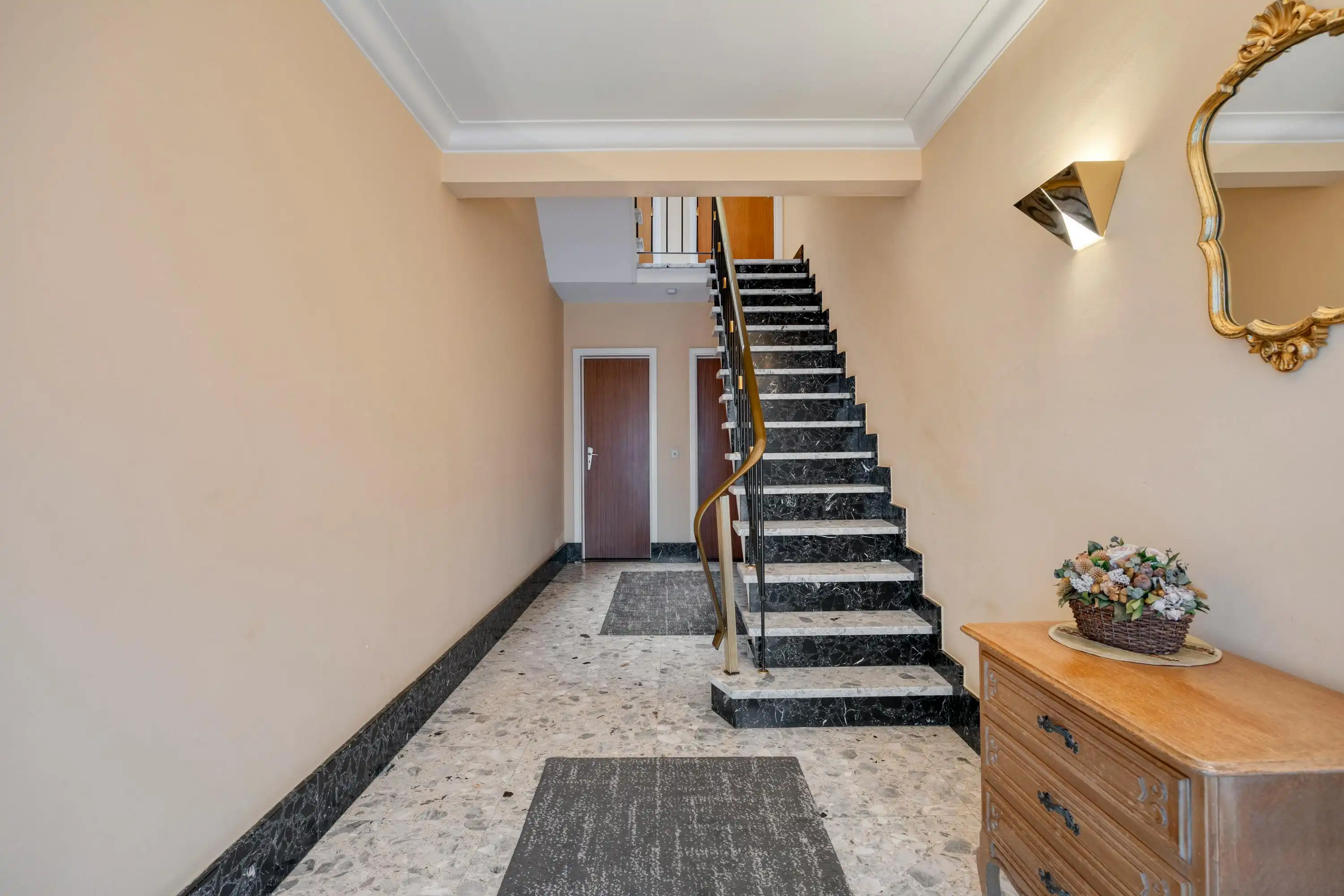 Appartement met 2 slaapkamers, garage en tuin in Deurne! foto 4