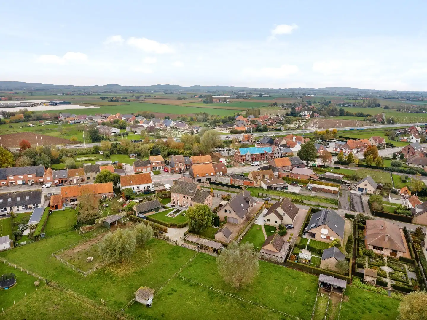  ALLEENSTAANDE VILLA MET 5/6 SLAAPKAMERS, DUBBELE GARAGE EN TUIN  foto 3