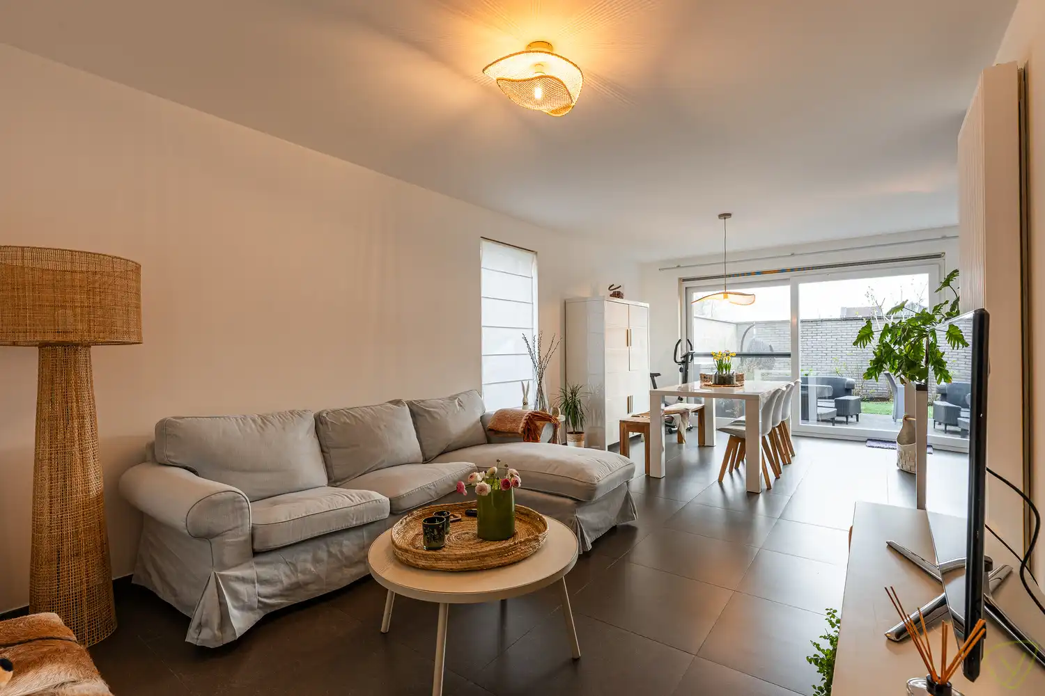 Modern en zeer goed onderhouden gelijkvloersappartement net buiten het centrum! foto 2