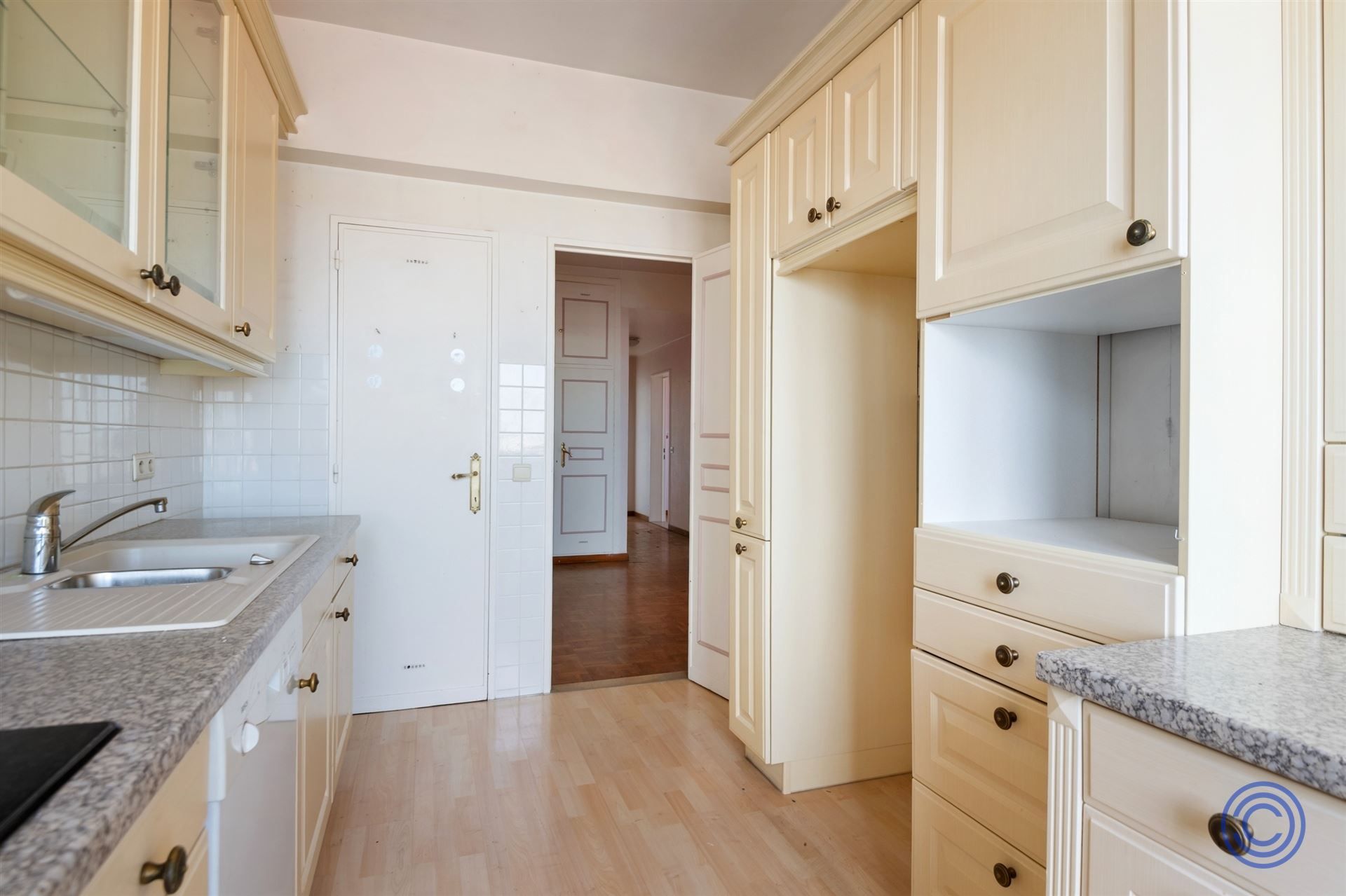 Ruim 3-slpk appartement ca. 138m² + 2 terrassen met prachtig uitzicht foto 7