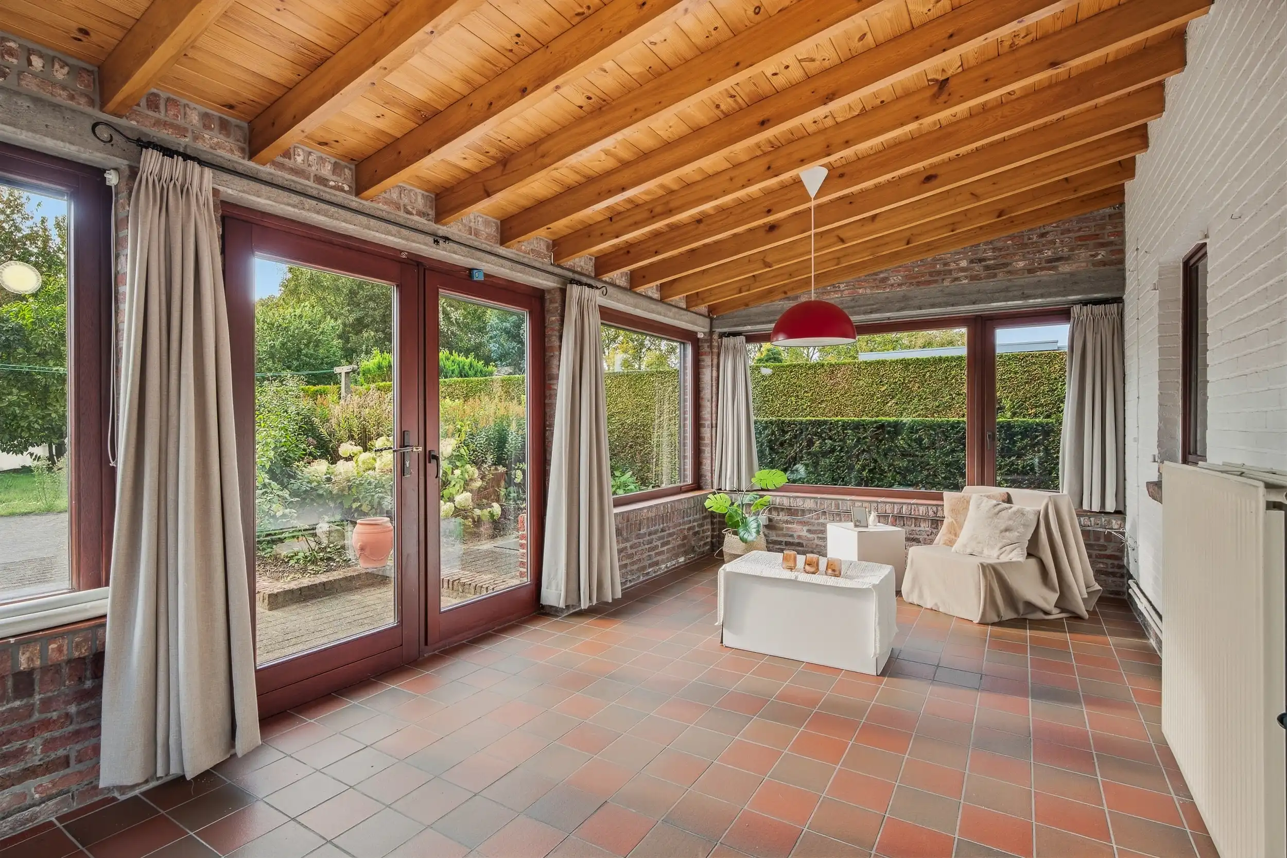 Ruime gezinshuis met garage in het groen foto 9
