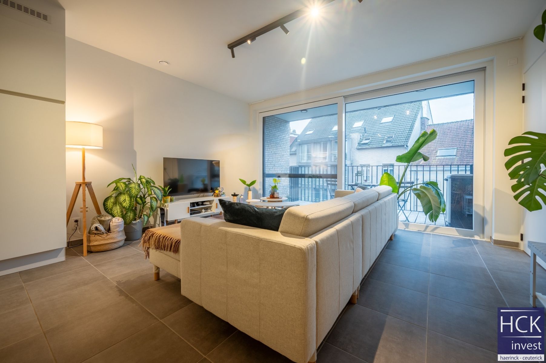 DEINZE - Prachtig nieuwbouwapp. met 2 SLPK, terras én parkeerplaats foto 5