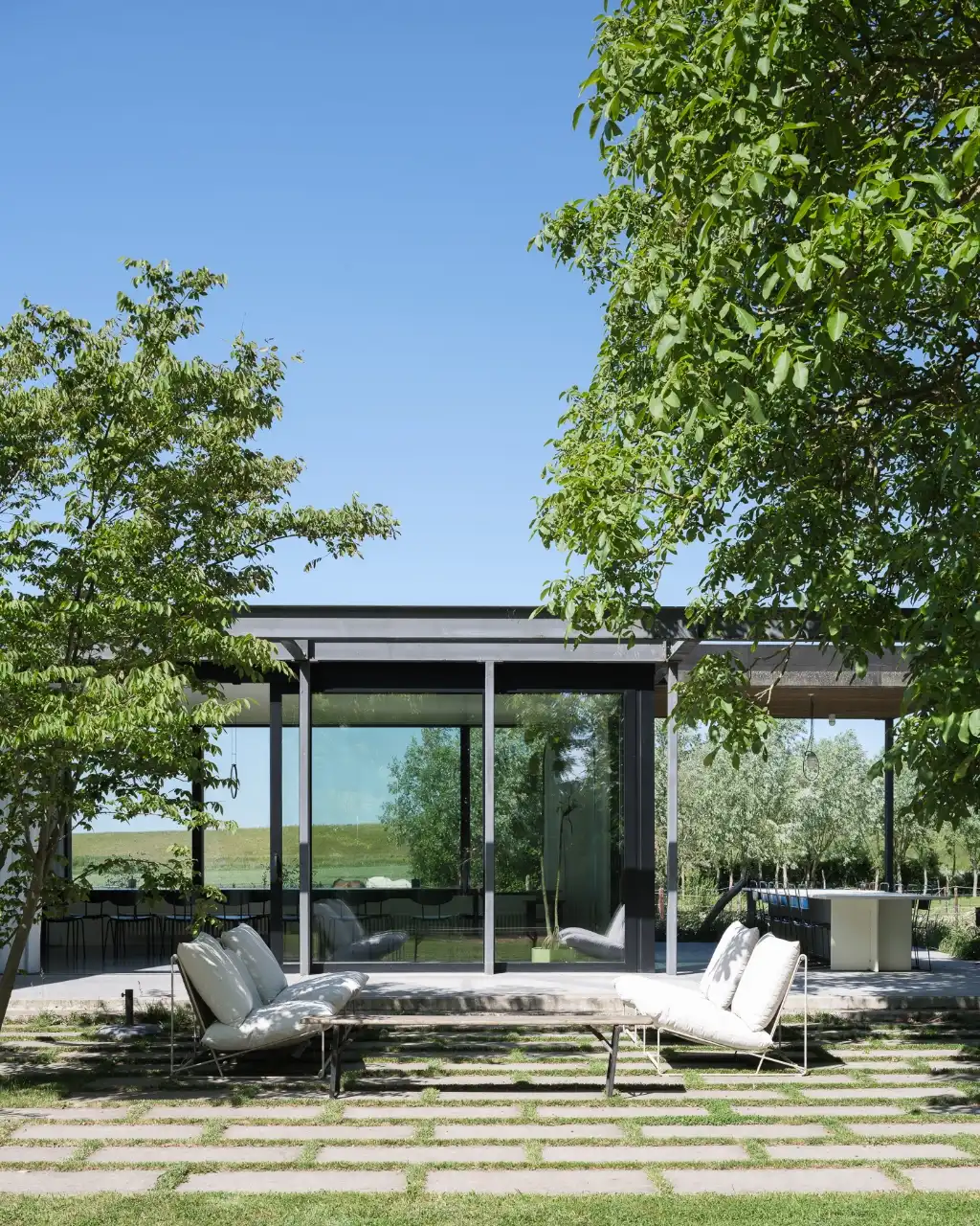 Breskens – Uitzonderlijke eigendom waar authenticiteit, karakter en strakke architectuur naadloos in elkaar samenvloeien op een exclusieve locatie tussen de velden en op een boogscheut van het strand. foto 11