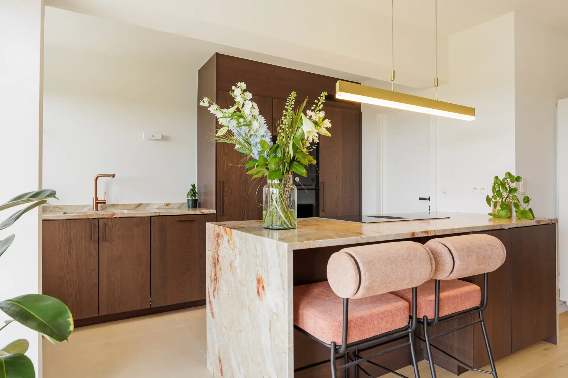 Lichtrijk en luxueus gerenoveerd met panoramisch groenzicht foto 2