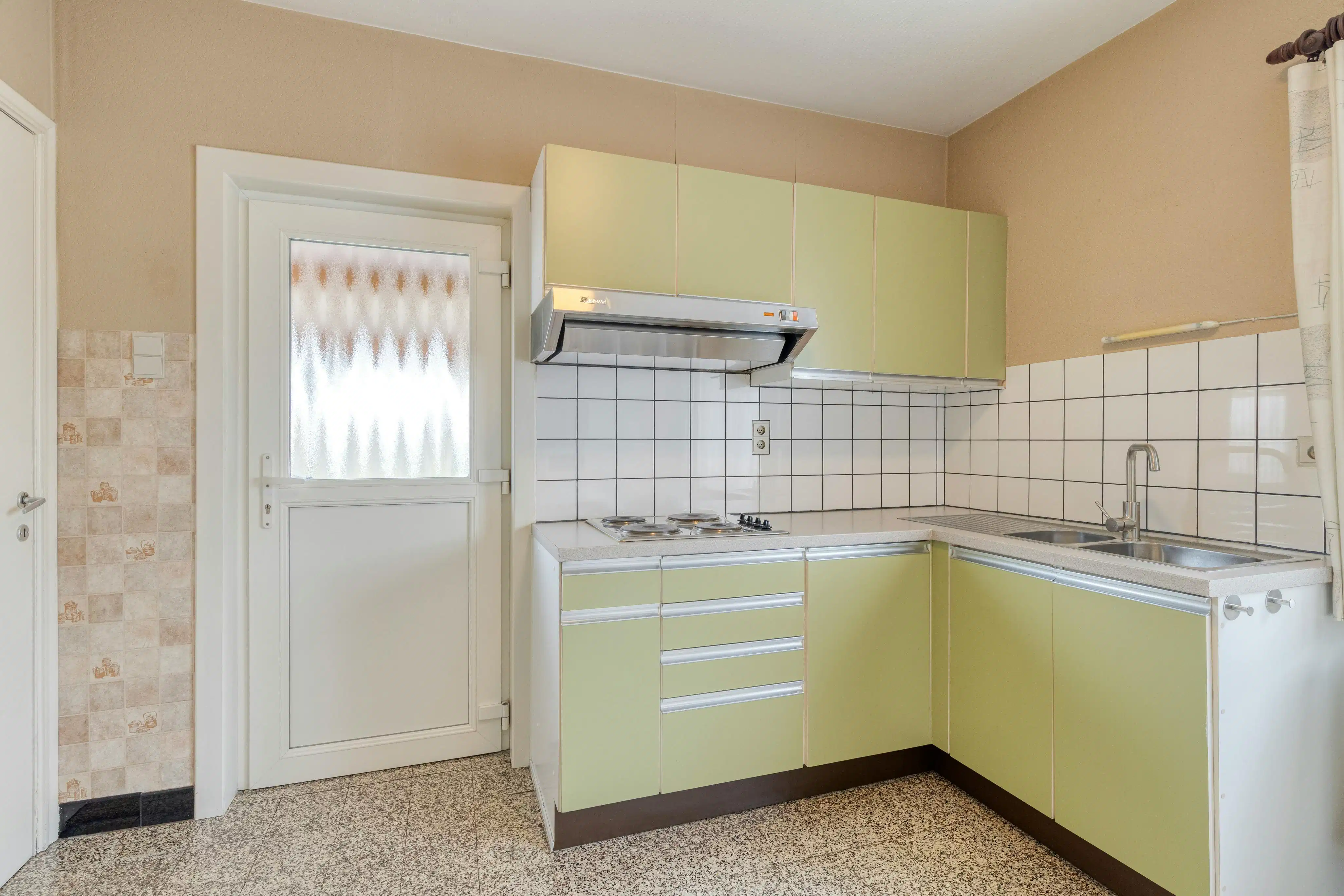 Op te frissen halfopen bebouwing in Stevoort  foto 5