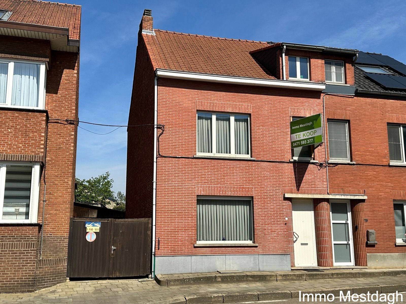 Hoofdfoto van de publicatie: Instapklare degelijke koppelwoning met garage en tuin.