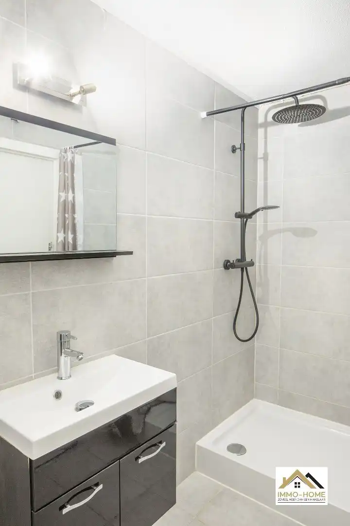Zeer ruim gelijkvloers appartement met woonkelder en private tuin  foto 13