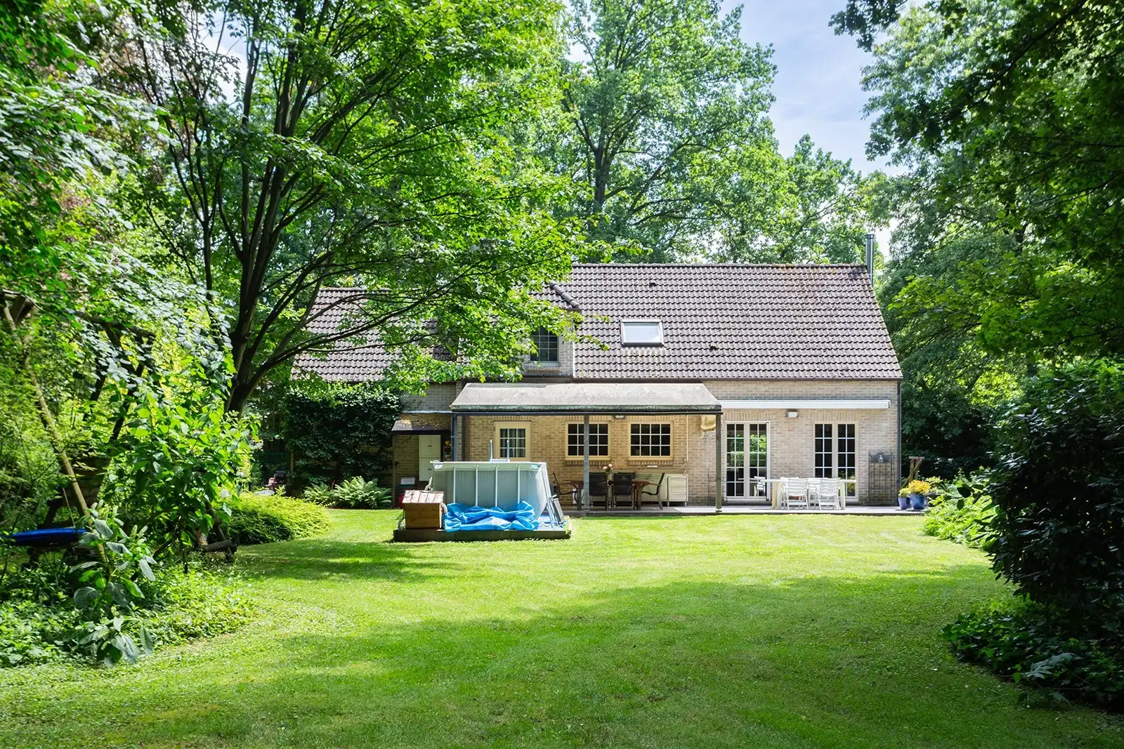 Villa met tuin op toplocatie in Schoten foto {{pictureIndex}}