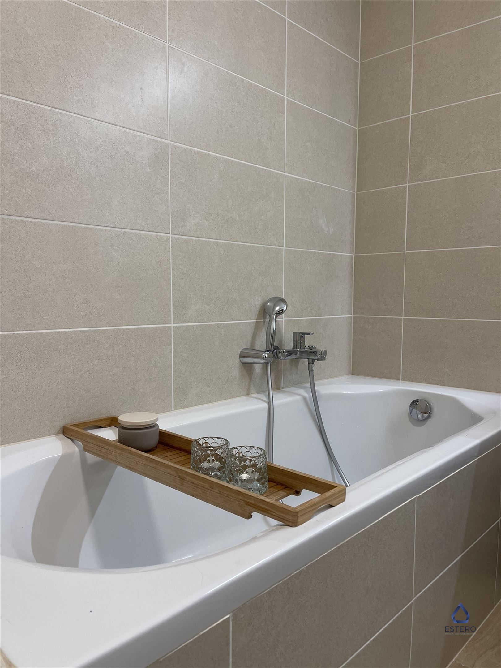 Nieuwbouw met 3 slaapkamer en 2 badkamers + parking foto 9