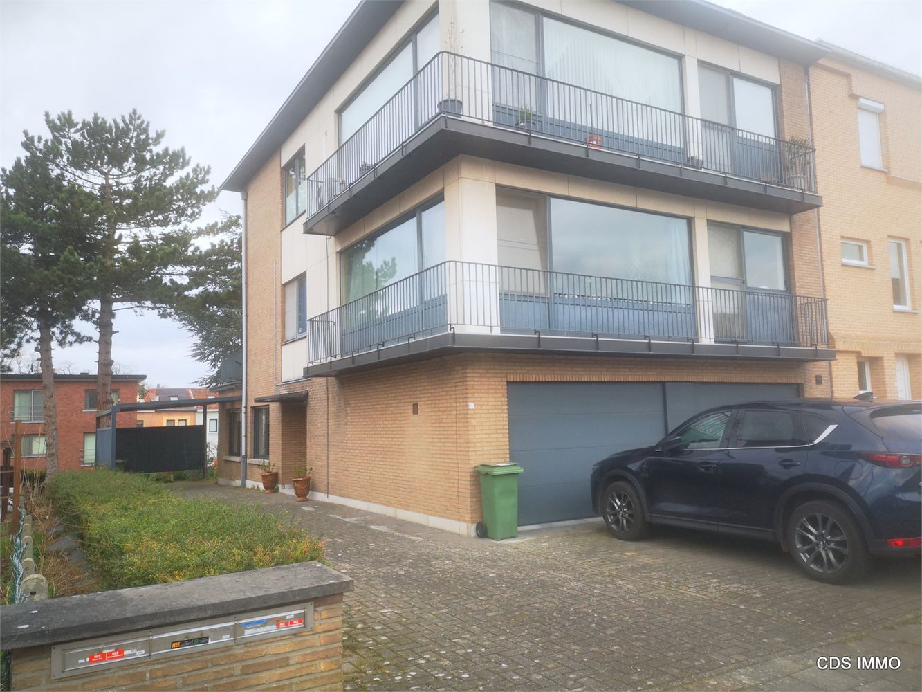 RUIME STUDIO met private TUIN en CARPORT foto {{pictureIndex}}