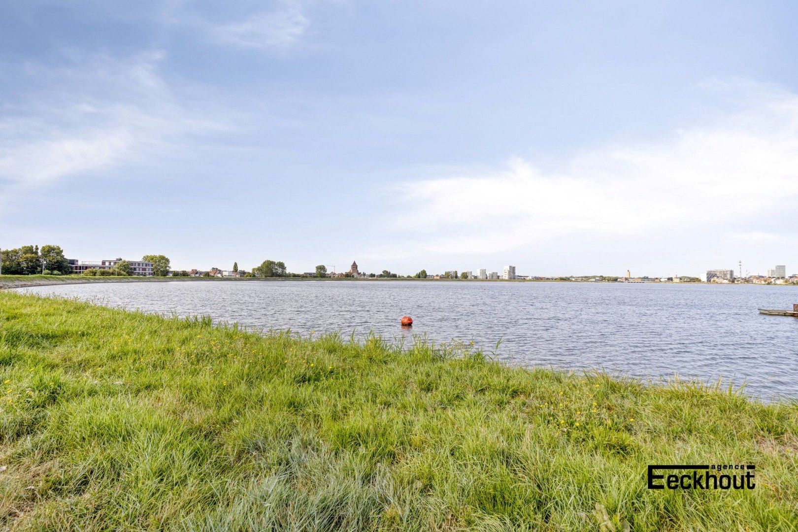 Instapklaar 2-slaapkamer appartement met ruim terras gelegen aan de Spuikom te Bredene! foto 18