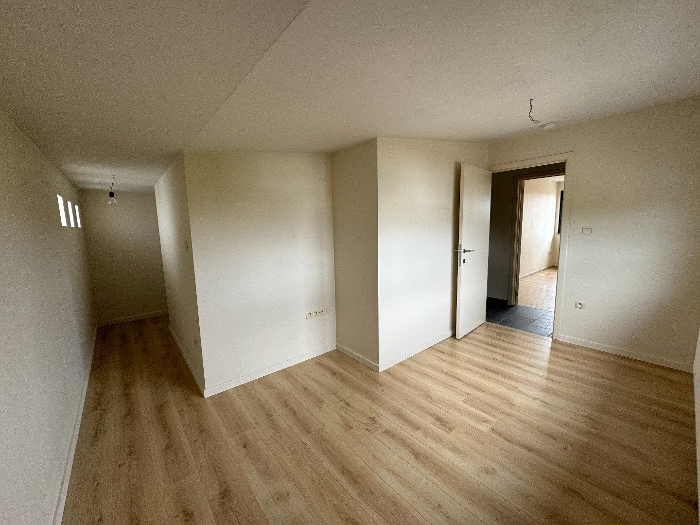 Duplex appartement met 3 slaapkamers en 2 autostaanplaatsen in hartje Beringen foto 13