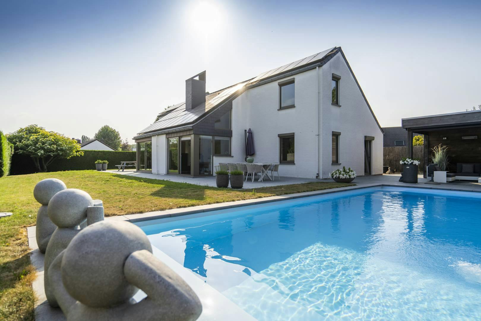 Energiezuinige instapklare villa met zwembad en poolhouse foto 2