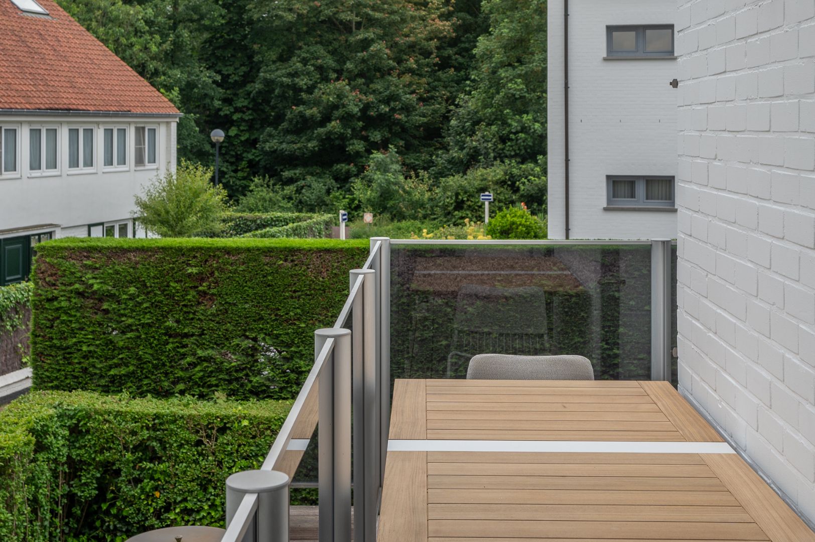 Instapklaar hoekappartement met terrassen op een boogscheut van het strand foto 30