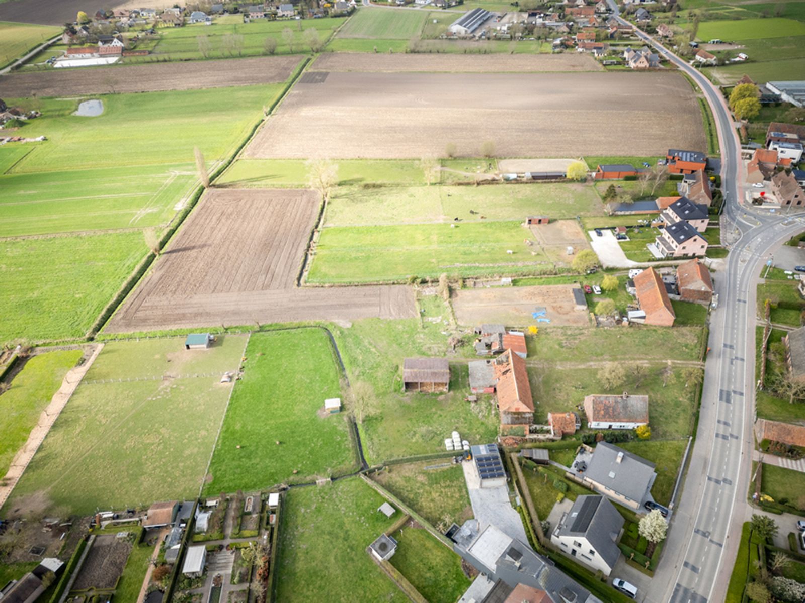 Hoeve met bijgebouwen op circa 1,2 ha foto 13