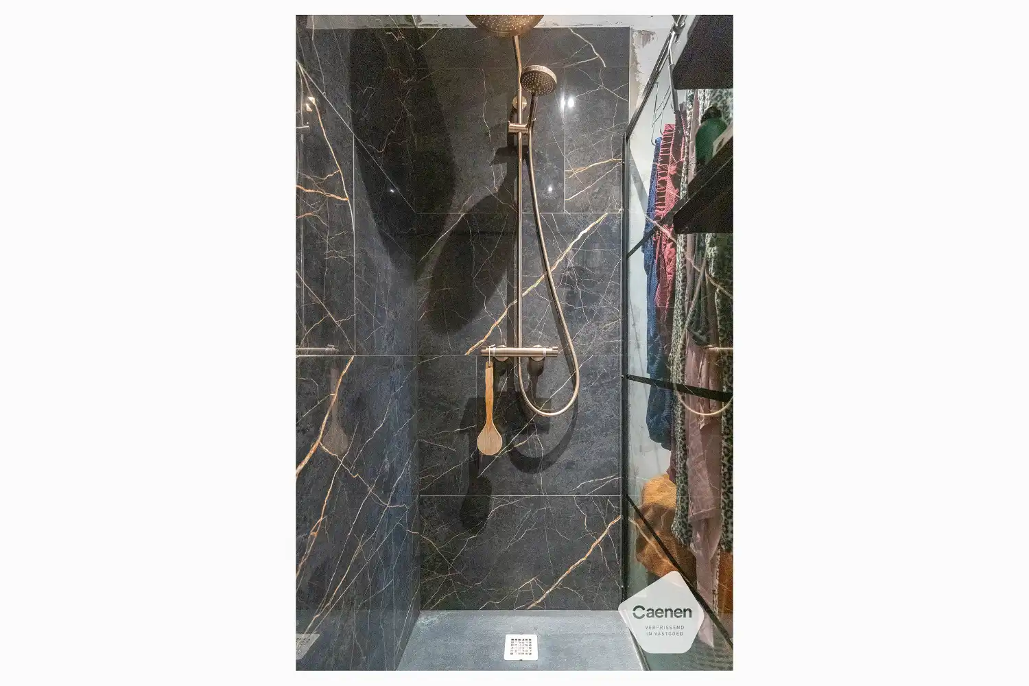 Recente instapklare woning ( BJ 2021) in een doodlopende straat met 4 slaapkamers, carport en tuin. foto 12