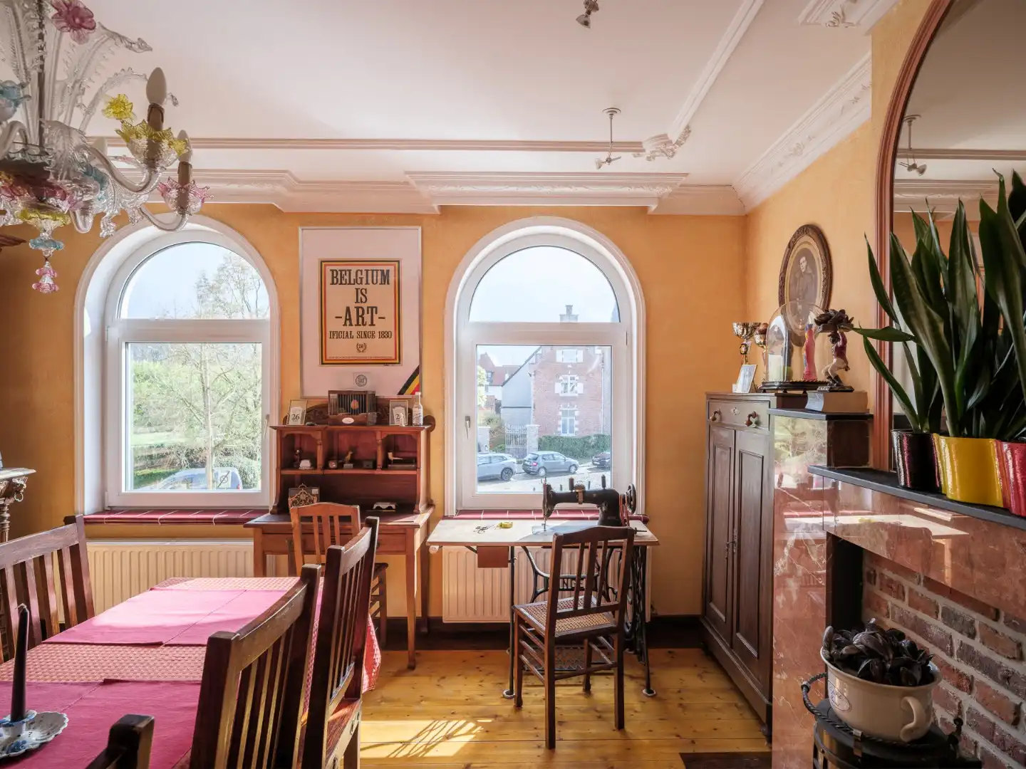 Karaktervolle burgerwoning met stadstuin op het dorpsplein van Zwijnaarde foto 4