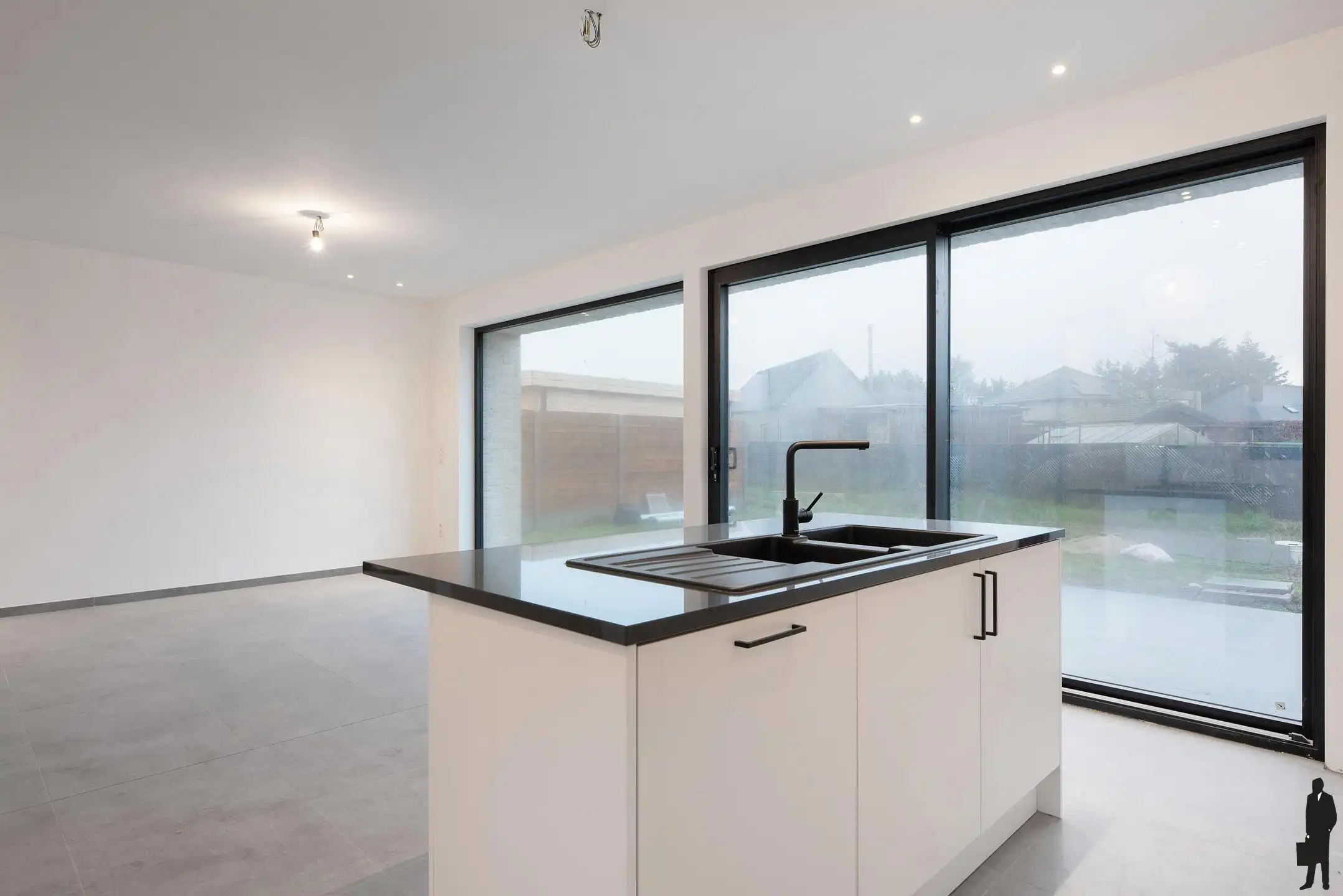 Instapklare nieuwbouw halfopen bebouwing met tuin en garage foto 7