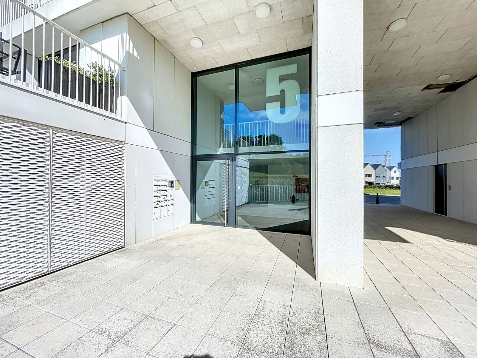 1 slpk app met terras en inpandige parkeerplaats foto 2