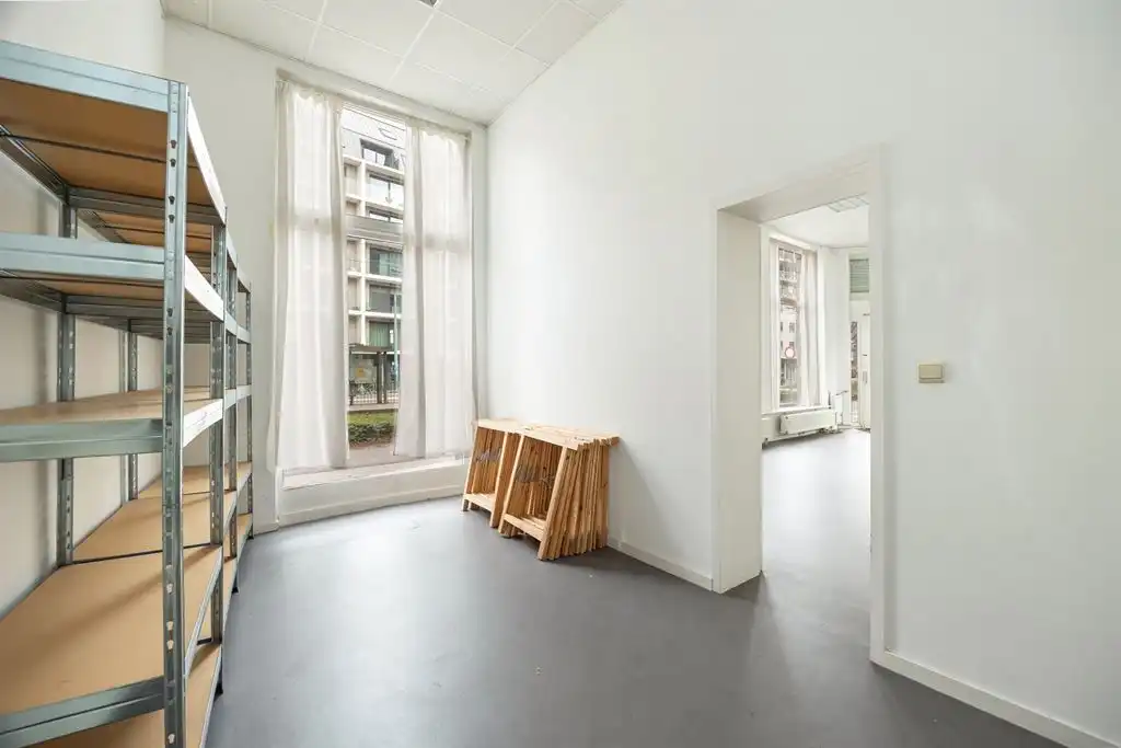 Handelsruimte met veel visibiliteit foto 5