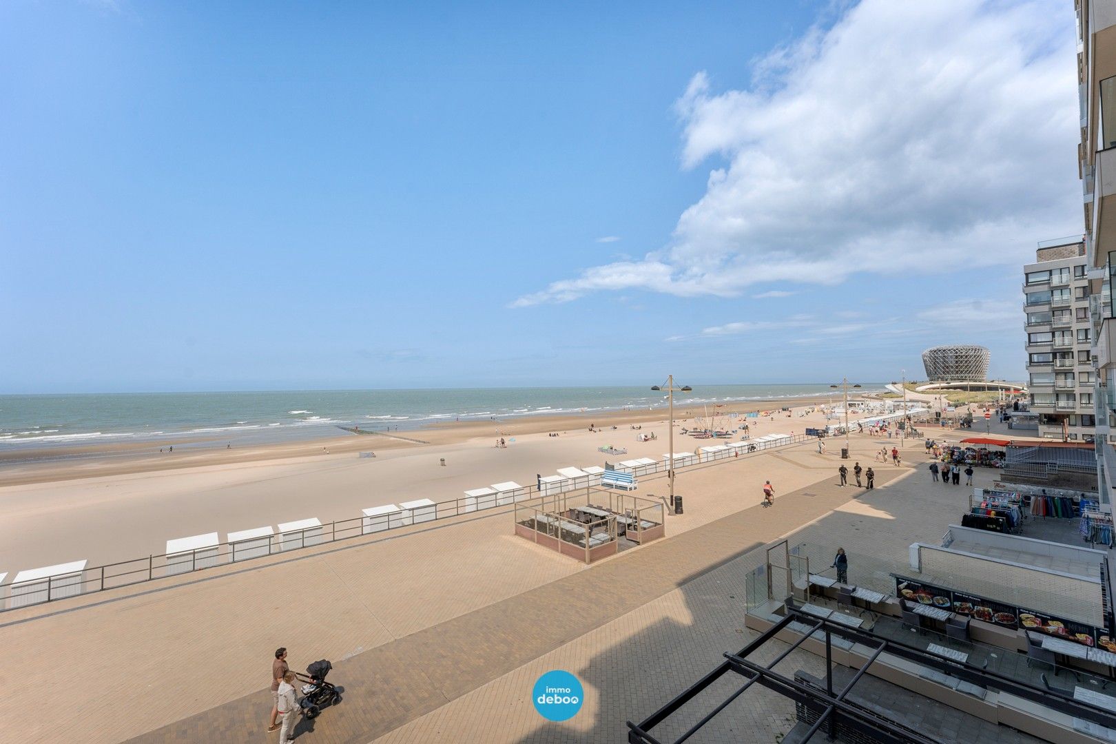 Instapklaar appartement met prachtig frontaal zeezicht foto {{pictureIndex}}