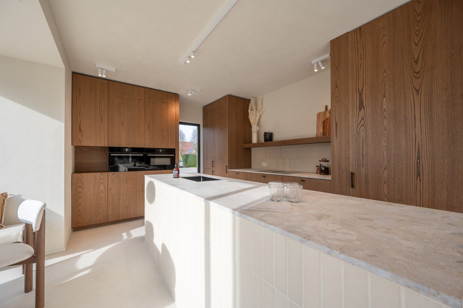 Alleenstaande en luxueus gerenoveerde villa op een rustige en residentiële ligging in Knokke foto 6