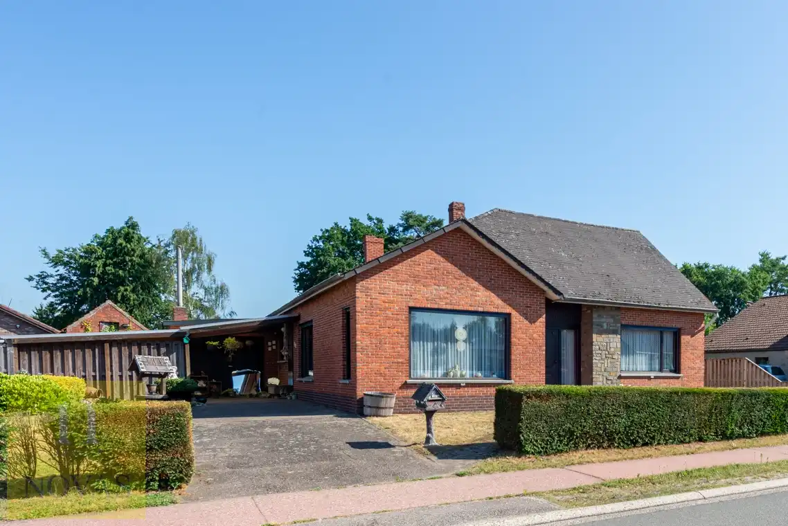 Landelijk gelegen woning op een perceel van 15 are, 23m straatbreedte foto 2