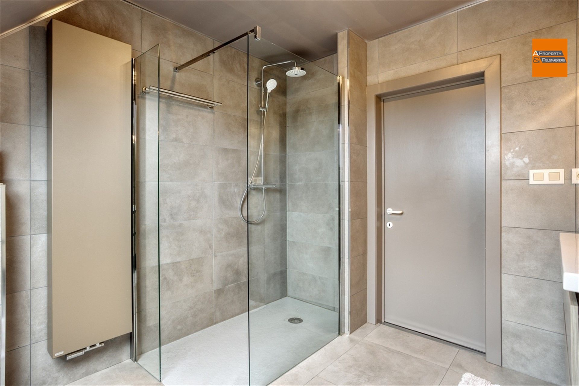Gerenoveerde woning met ruime tuin foto 22
