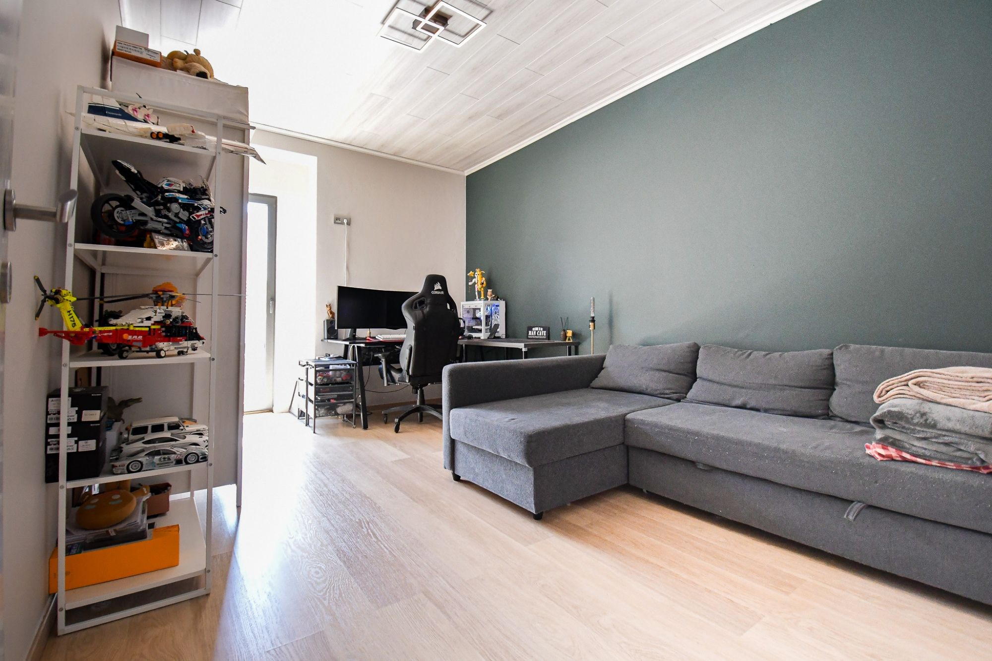 Recent hedendaags ingerichte woning in centrum Knesselare foto 12