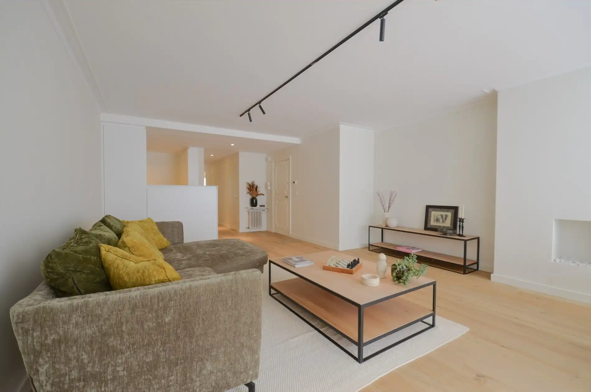 Stijlvol en volledig gerenoveerd appartement op wandelafstand van zee en het commerciële centrum. foto 4