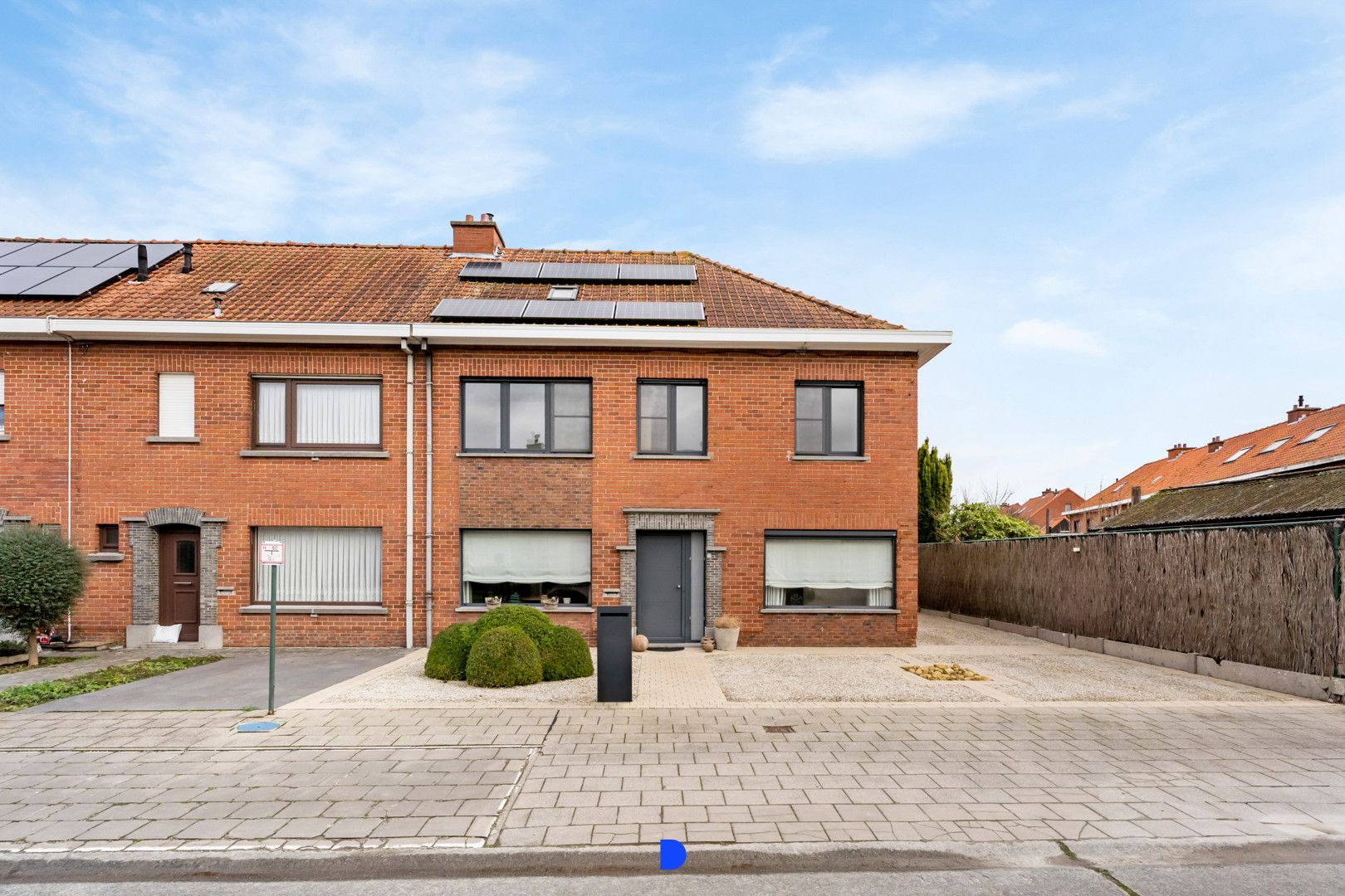 Hoofdfoto van de publicatie: Instapklare halfopen woning in Sint-Eloois-Winkel