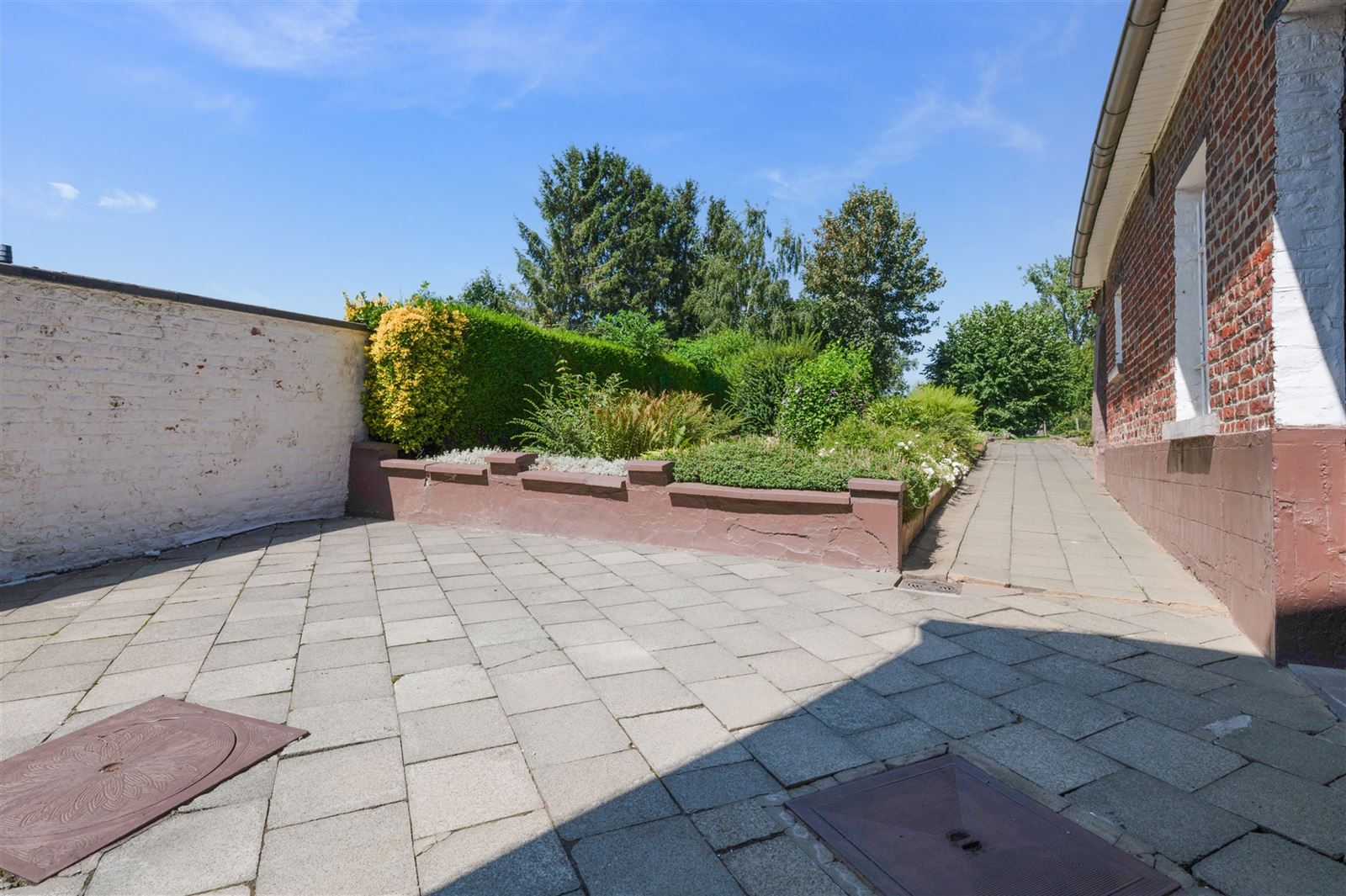 Te renoveren gezinswoning met tuin op +/- 9are foto 2