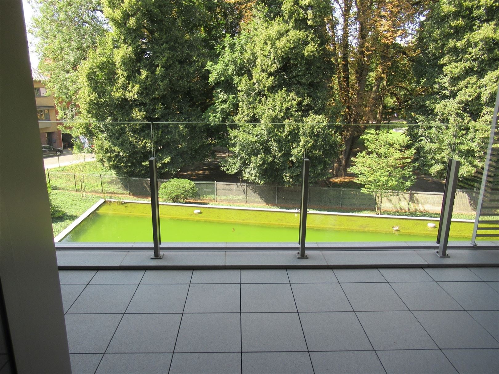 Appartement met 2 slpk's, terras en garage in centrum van Sint-Truiden. foto 10