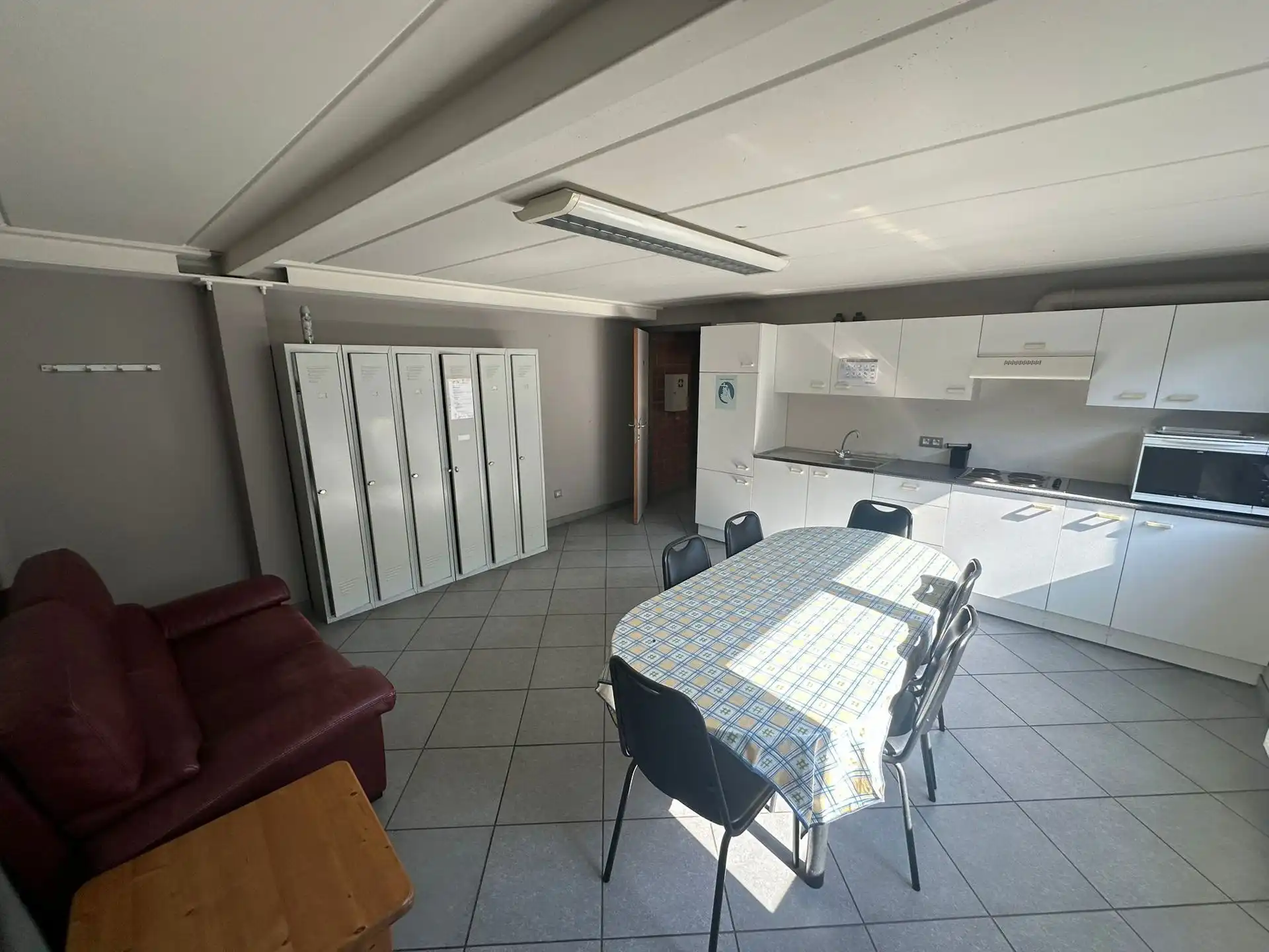 Te Huur Magazijn te Boechout  foto 10