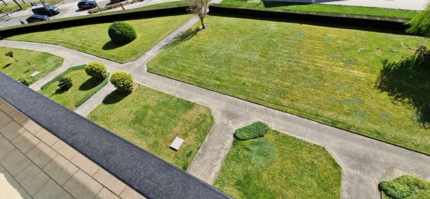 Volledig vernieuwd APPARTEMENT op de 4de verdieping met 2 slaapkamers, ondergrondse kelder en garage in het hoofdgebouw foto 42