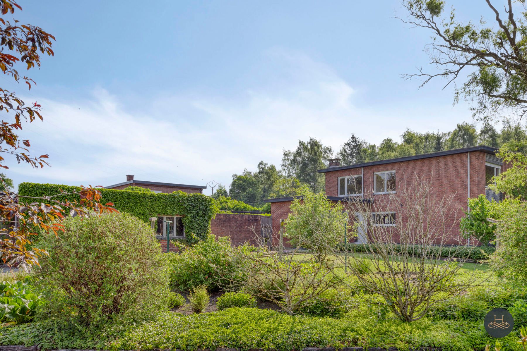 Charmant ruime renovatiewoning gelegen op een enorm perceel foto 34