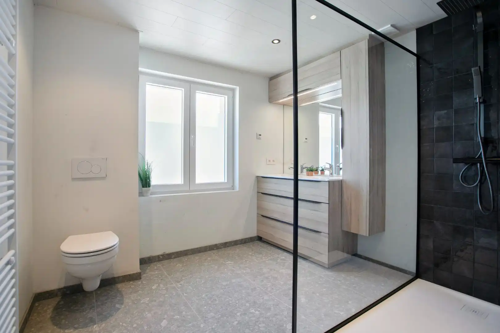 Ruime, gerenoveerde instapklare woning in Lauwe! foto 17