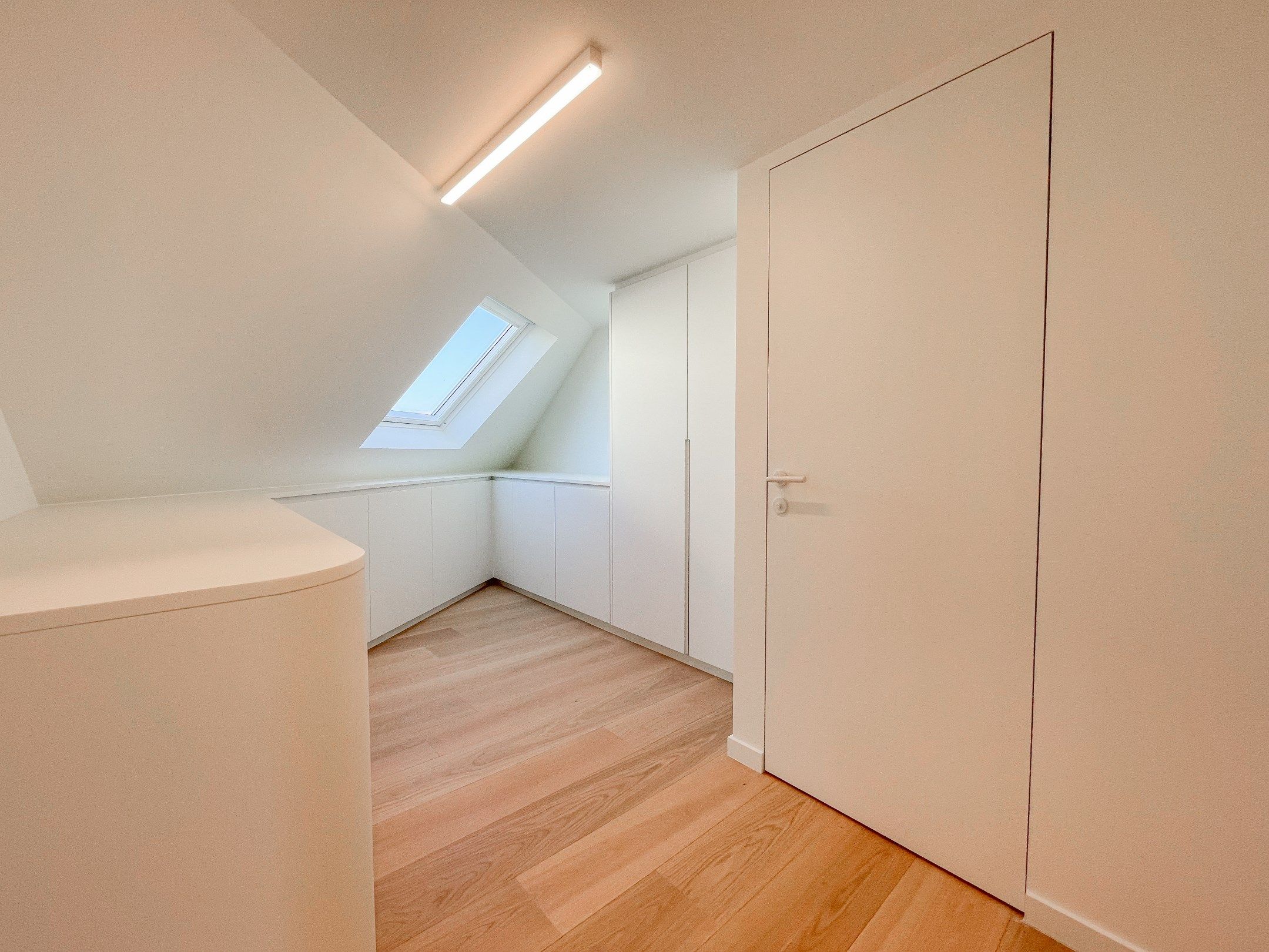 Exclusieve villa: Uitzonderlijk volledig gerenoveerde villa met frontaal zeezicht. foto 38