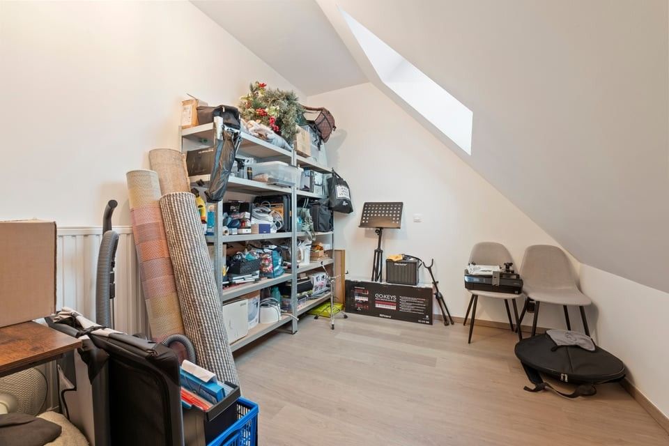 RUIM EN INSTAPKLAAR APPARTEMENT MET 3 SLKS EN EEN PARKEERPLAATS IN GENK foto 26