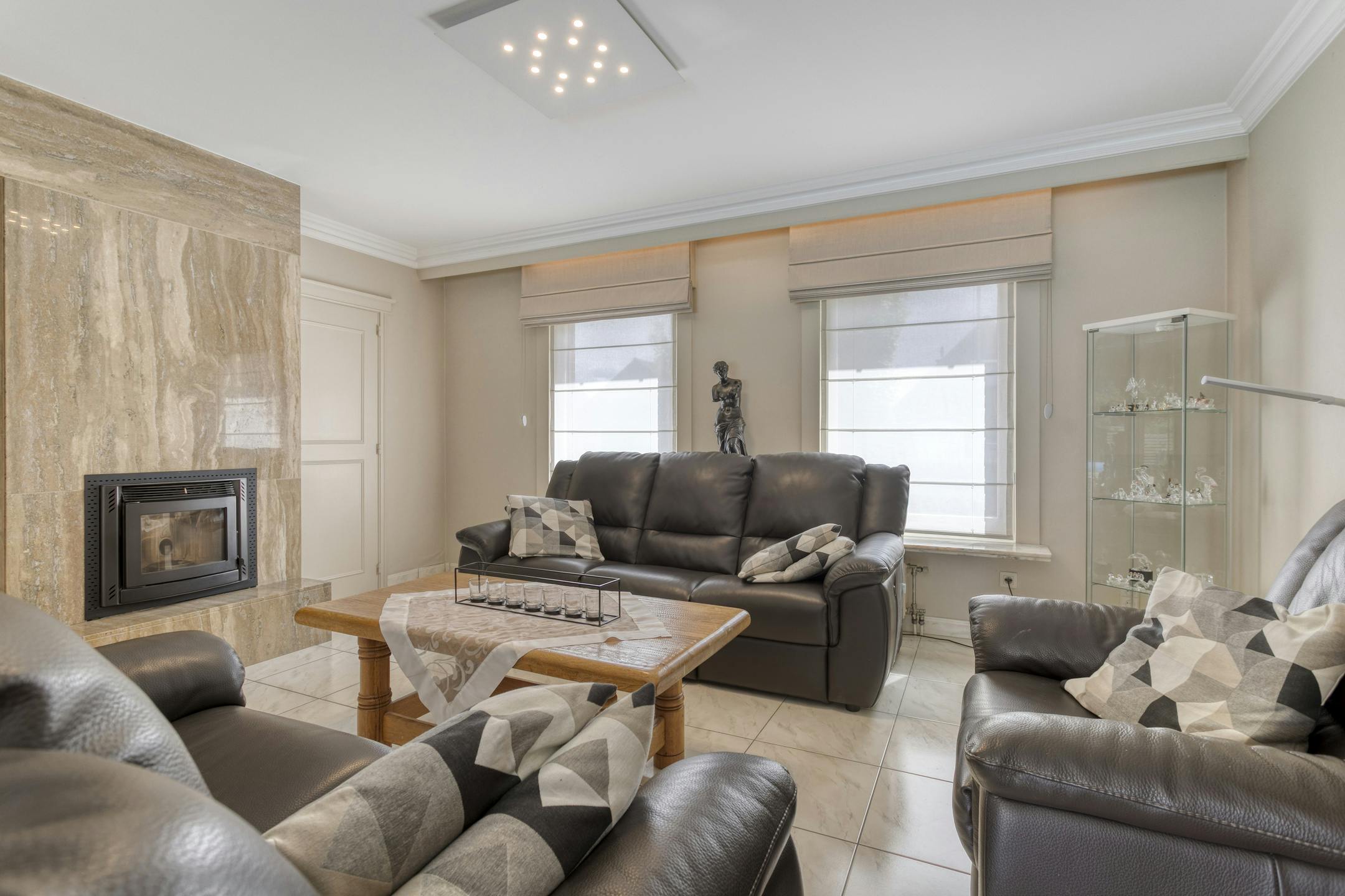 Praktijkruimte met woonst te koop in Beveren-Leie foto 7