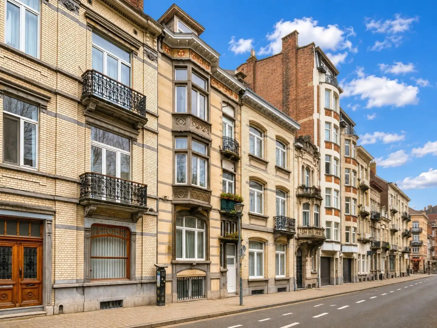 UITSTEKEND GELEGEN WONING (375M²)! foto 2