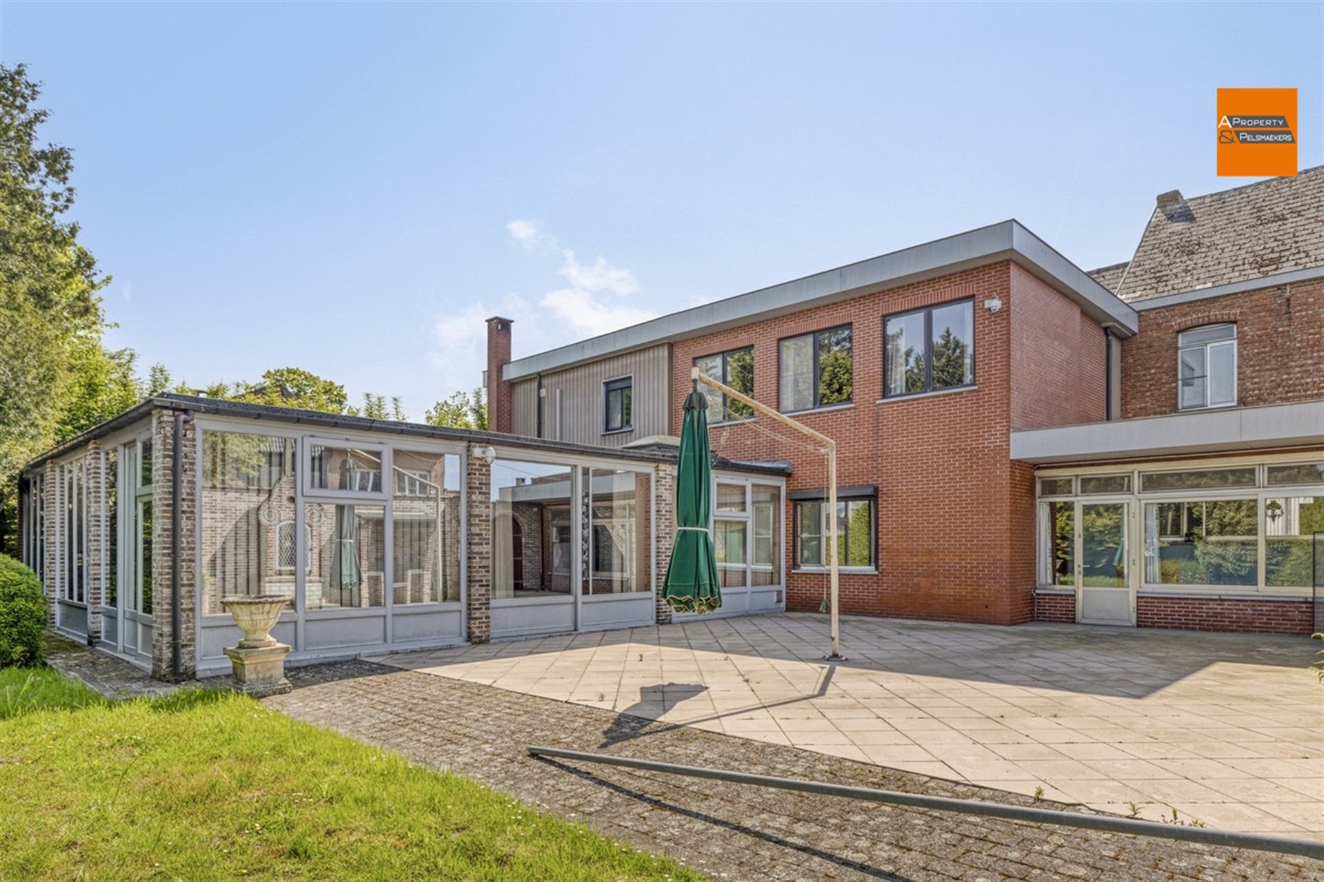 Ruime woning met potentieel in een rustige en groene omgeving foto 24