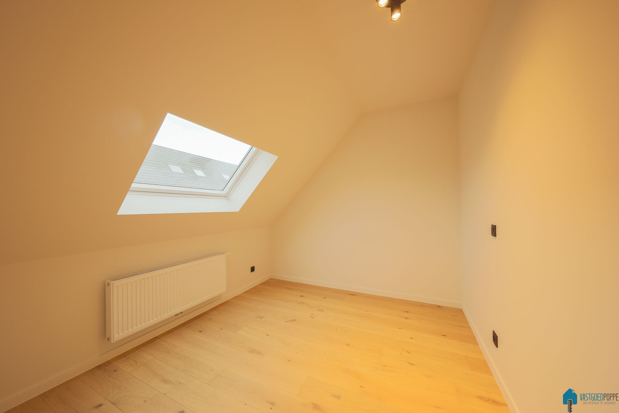 KWALITATIEF GERENOVEERDE ÉÉNGEZINSWONING MET TERRAS & TUIN foto 20