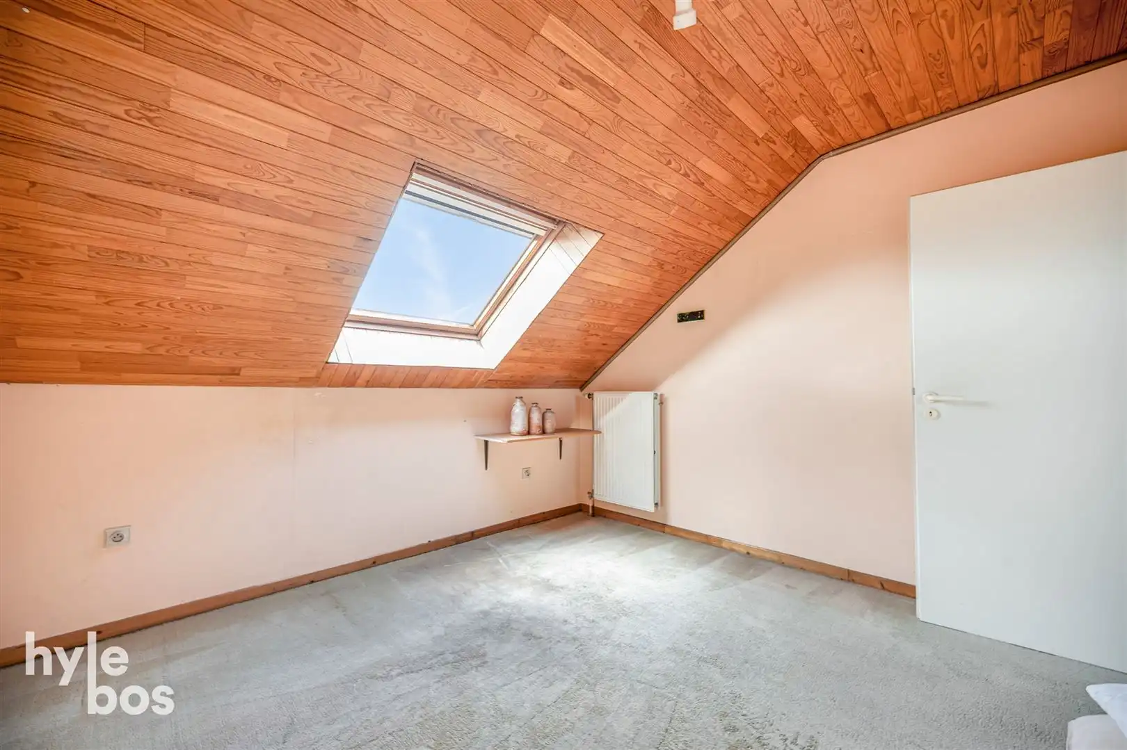 Ruime open bebouwing met 4 slaapkamers, garage en tuin in zeer rustige ligging foto 18