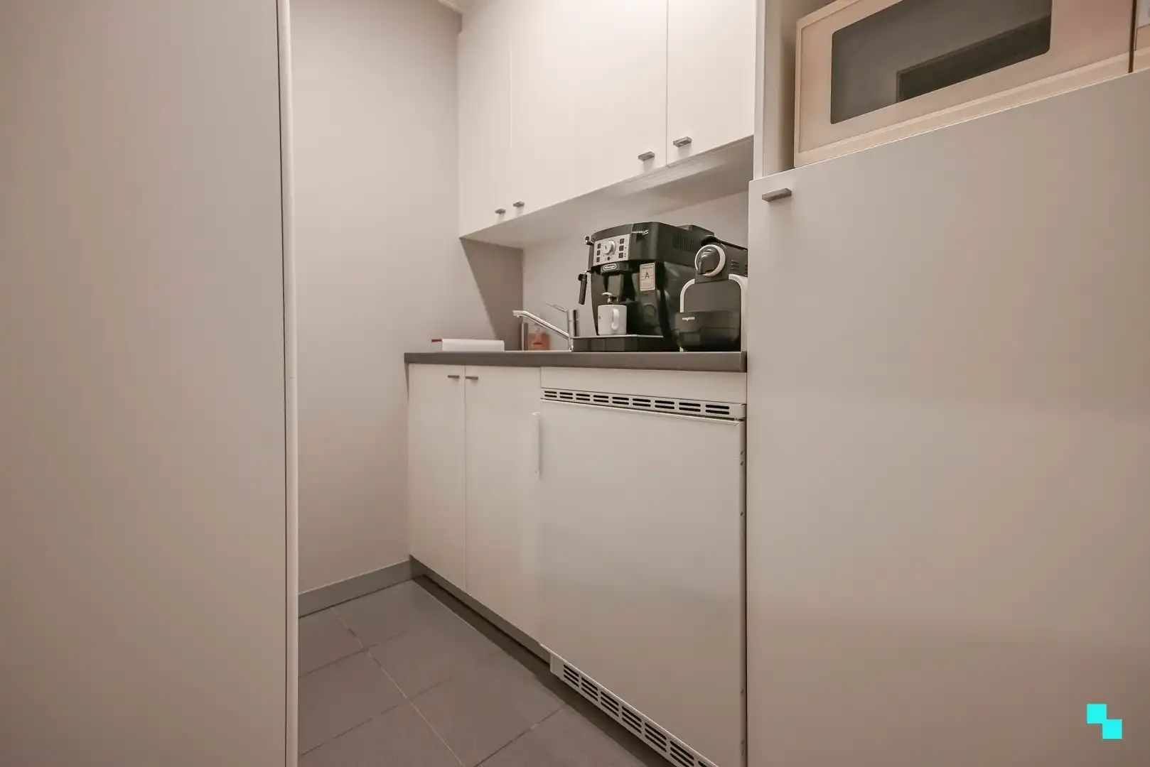 Gunstig gelegen werkplaats / magazijn met bureel en diverse parkeergelegenheid foto 23