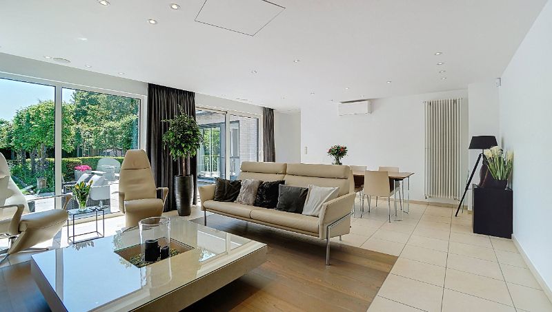 Zeer rustig gelegen villa van 330m² op 8a45ca met prachtige zuidgerichte tuin foto 7