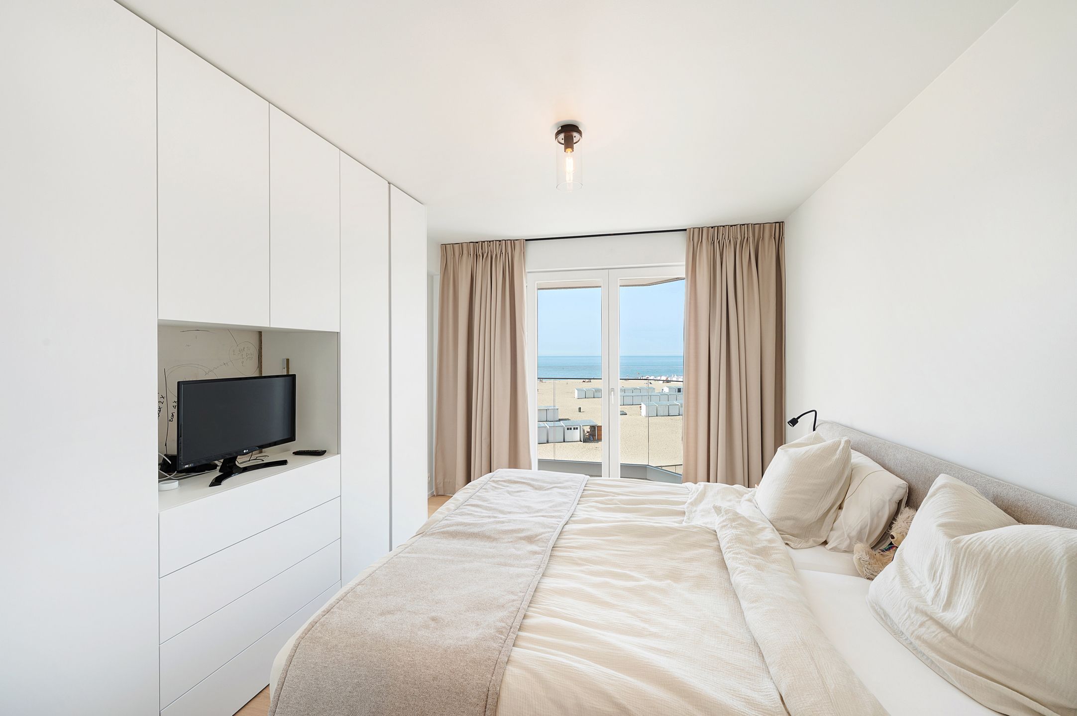 Instapklaar appartement op de Zeedijk in een mooi hoekgebouw foto 28