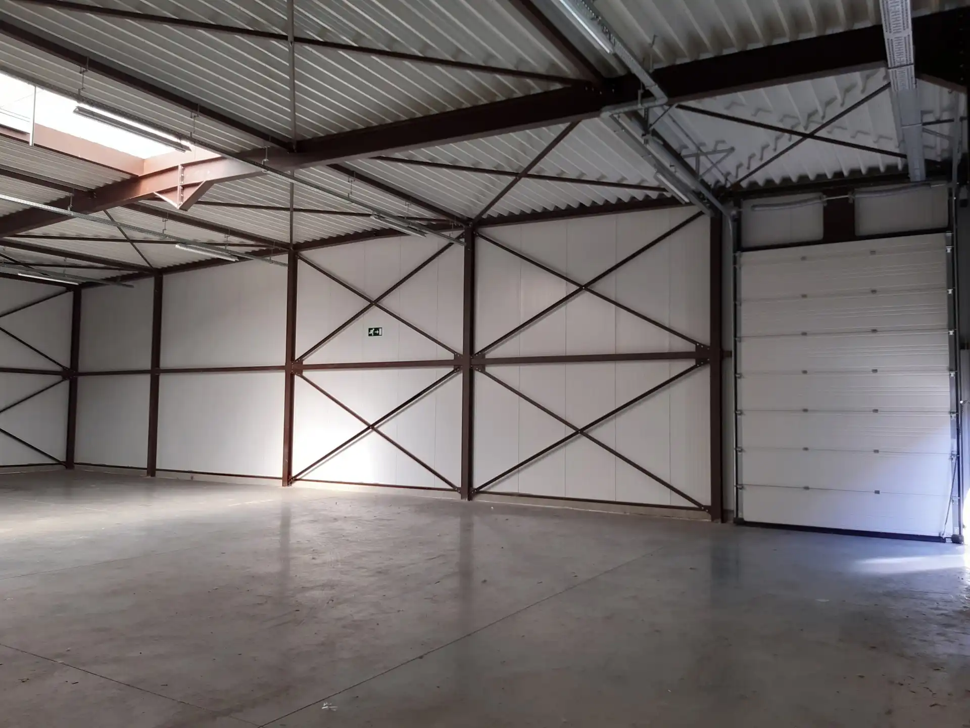 Bedrijfsunit van 575 m² te huur in Sint-Truiden. foto 8