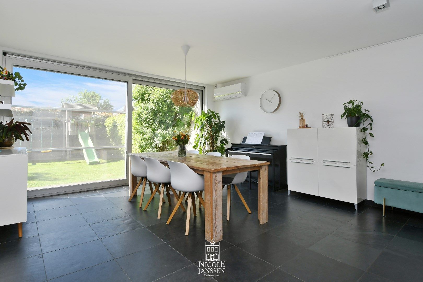 Halfvrijstaande gezinswoning met vrijstaande garage foto 9